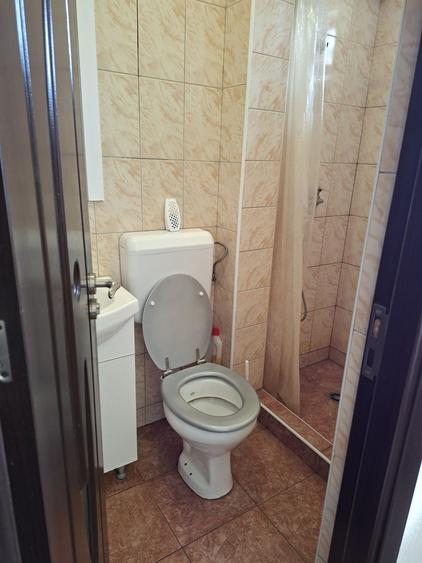 Garsonieră decomandată în Titan
