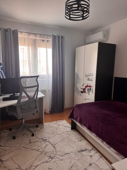 Apartament cu 3 camere decomandat, mobilat în Central
