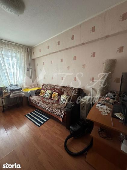 Apartament cu 3 camere decomandat în Rahova