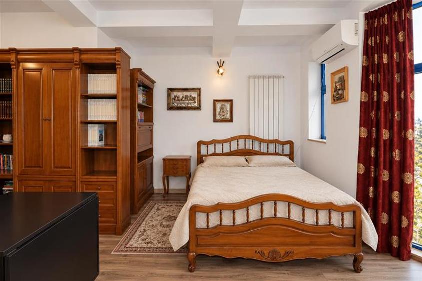 Apartament cu 2 camere decomandat, mobilat în Centrul Istoric