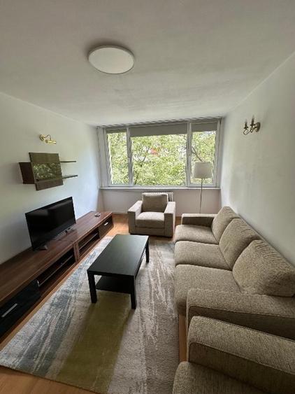 Apartament cu 3 camere semidecomandat, mobilat în Arcul de Triumf
