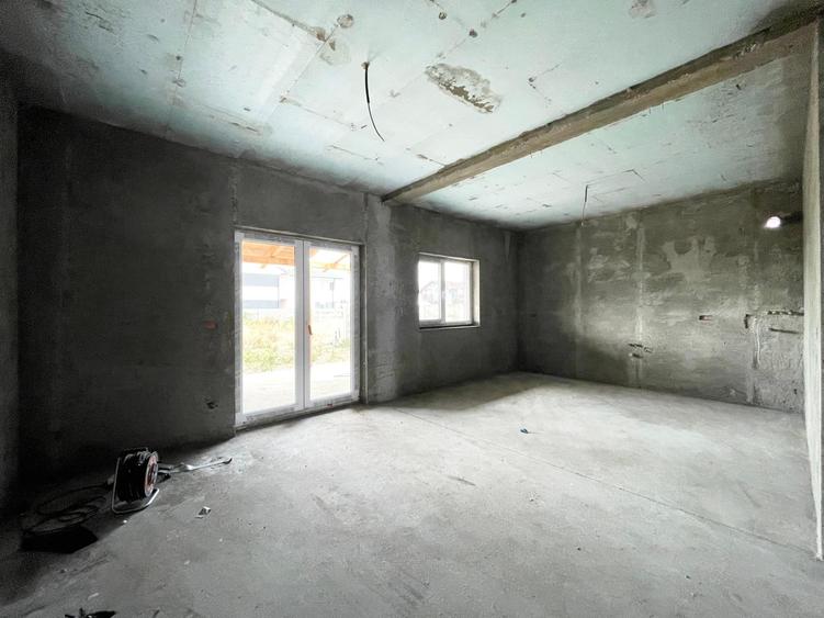 Duplex cu 3 camere cu Canalizare în Moșnița Veche