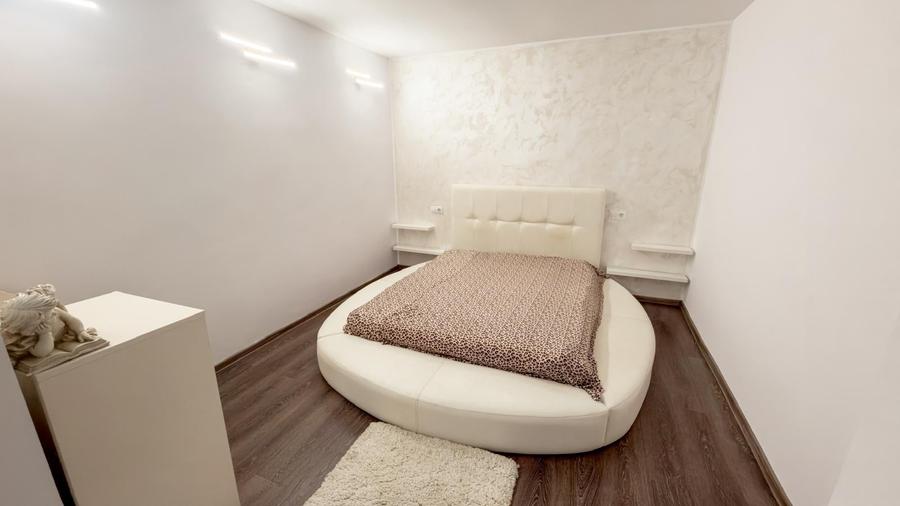 Apartament cu 70 camere semidecomandat în Țiglina 3