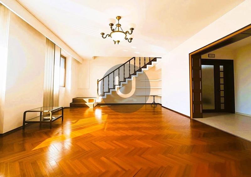 Apartament cu 3 camere decomandat, mobilat în Cotroceni