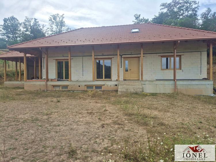 Casă individuală cu 3 camere cu Teren 6296 Mp în Meteș