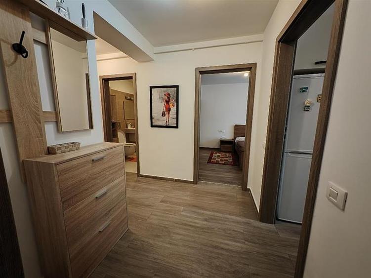 Apartament cu 2 camere decomandat, mobilat în Tractorul