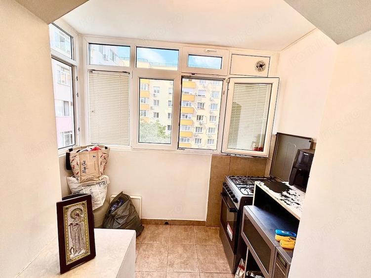Apartament cu 3 camere decomandat în Titan