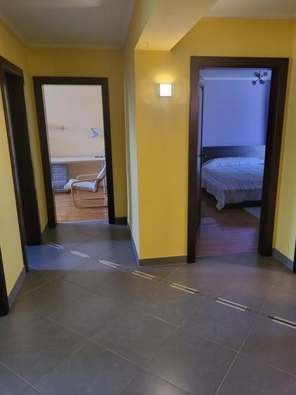 Apartament cu 3 camere decomandat, mobilat în Decebal