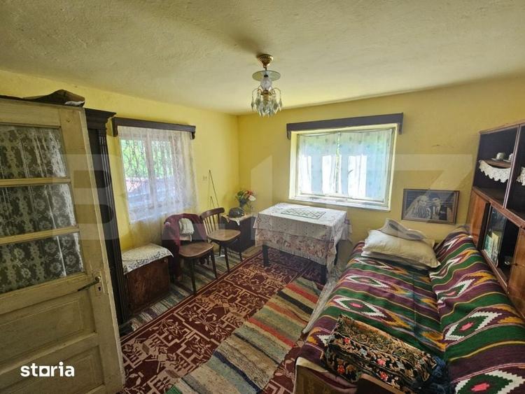 Casă cu 3 camere semidecomandat cu Teren 1343 Mp în Săsciori
