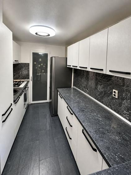 Apartament cu 3 camere decomandat, mobilat în Faleză