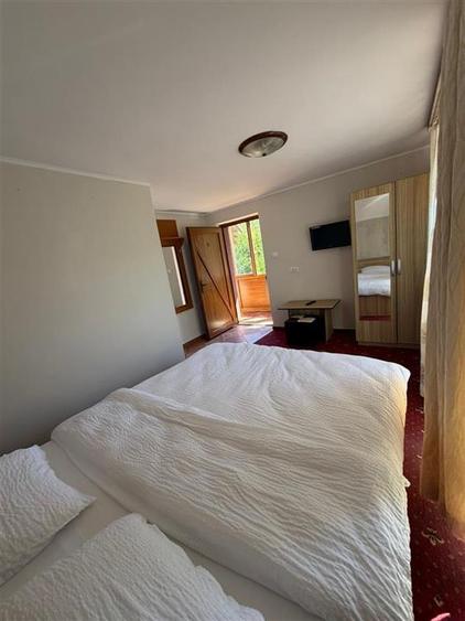 Casă cu 4 camere cu Piscina în Bran