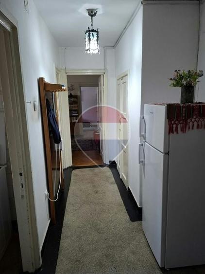 Apartament cu 3 camere semidecomandat în Est