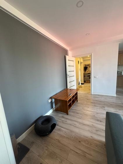 Apartament cu 3 camere semidecomandat în Drumul Taberei