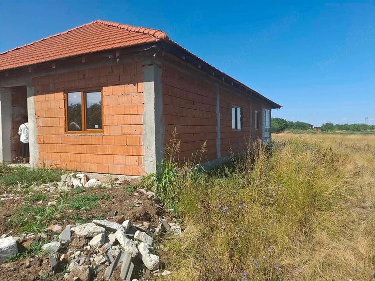 Casă cu Teren 966 Mp în Fântânele