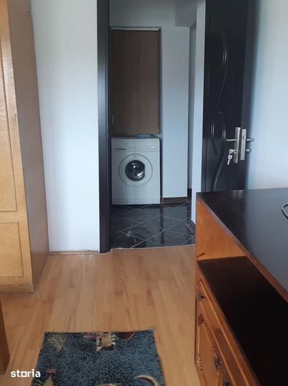 Apartament cu 3 camere decomandat în Cornișa