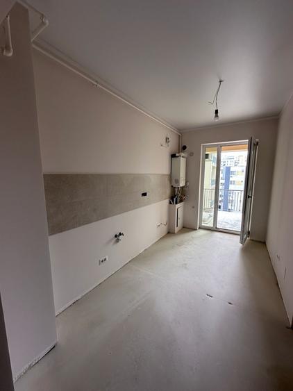 Apartament cu 3 camere semidecomandat în Berceni