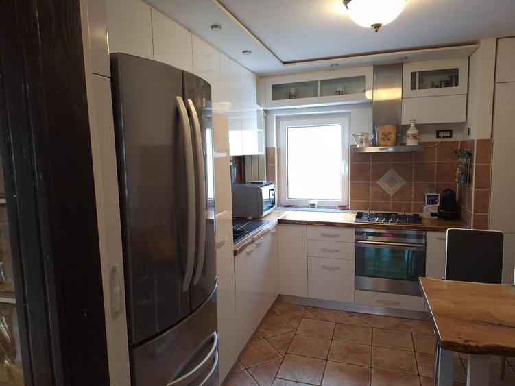 Apartament cu 4 camere, mobilat în Târgu Cucu