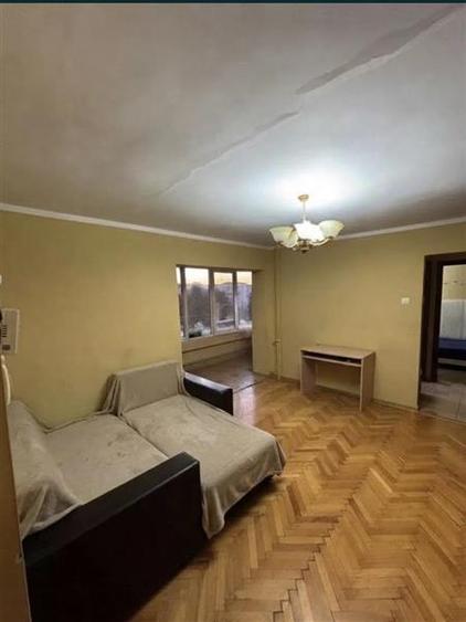 Apartament cu 3 camere nedecomandat, mobilat în Complex Studențesc