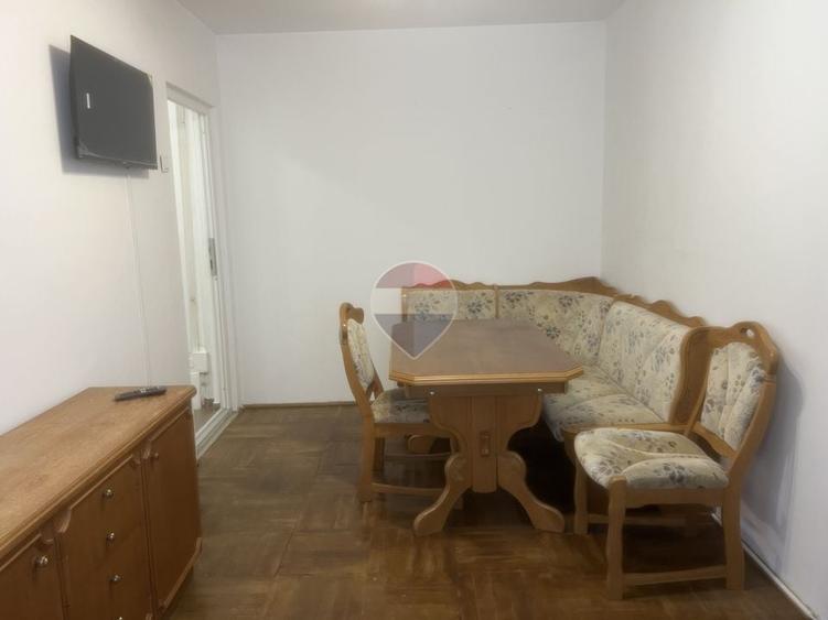 Apartament cu 3 camere decomandat, mobilat în Aurel Vlaicu