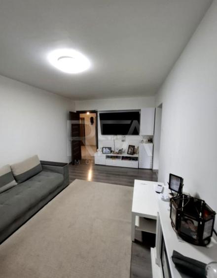 Apartament cu 4 camere decomandat, mobilat în Gorjului