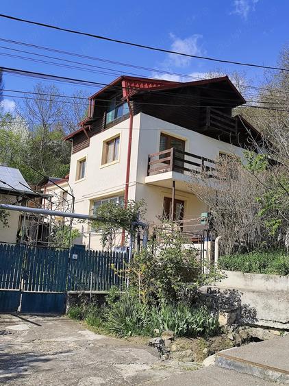 Casă cu 6 camere cu Teren 420 Mp în Breaza