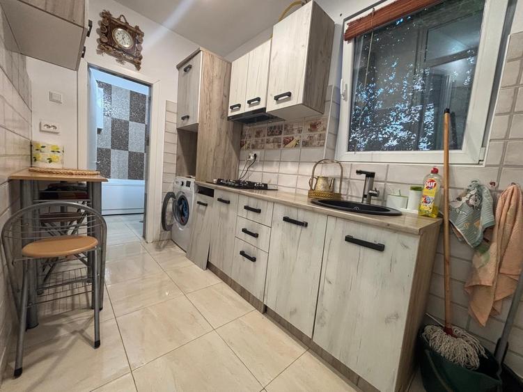 Casă cu 6 camere cu Canalizare în Industriilor
