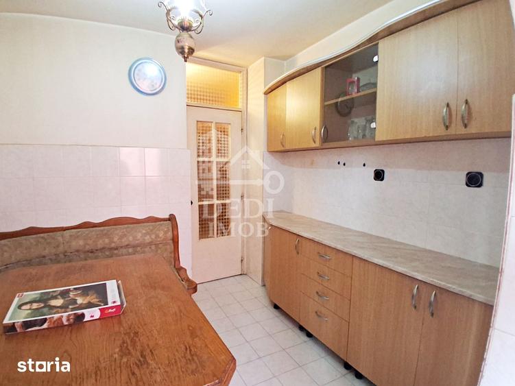 Apartament cu 3 camere decomandat în Orașul Nou