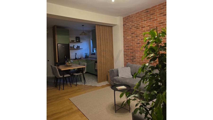 Apartament cu 3 camere decomandat, mobilat în Dămăroaia