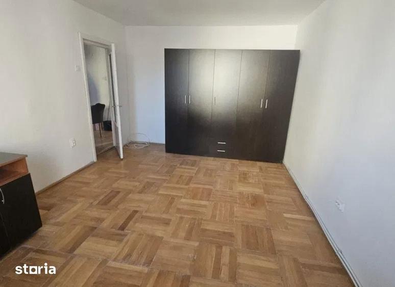 Apartament cu 3 camere în Calea Romanului