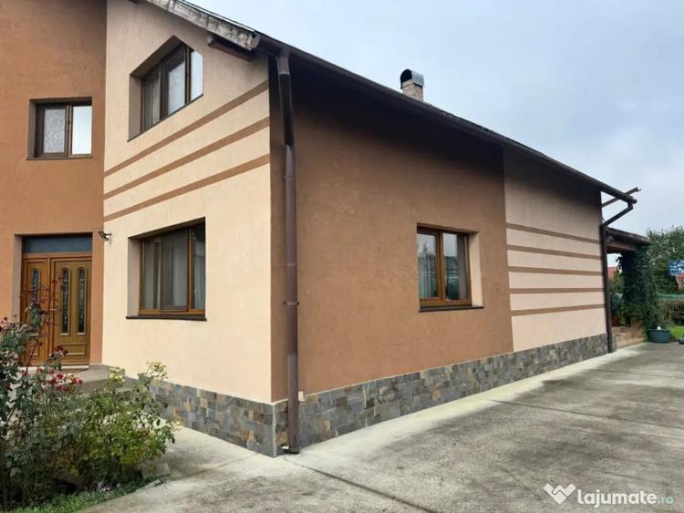 Casă cu 5 camere cu Teren 1000 Mp în Săsar