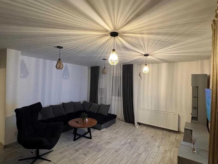 Apartament cu 3 camere decomandat, mobilat în Florești