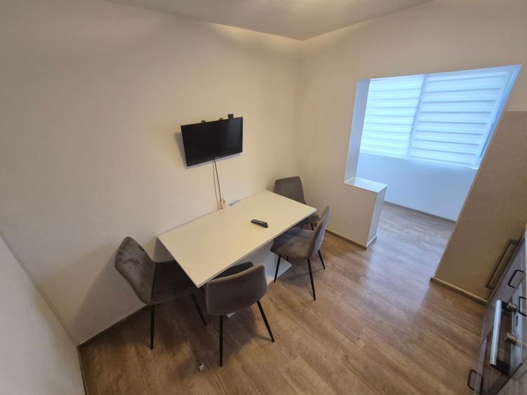 Apartament cu 2 camere decomandat în Girocului