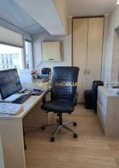 Apartament cu 4 camere decomandat, mobilat în Victoriei