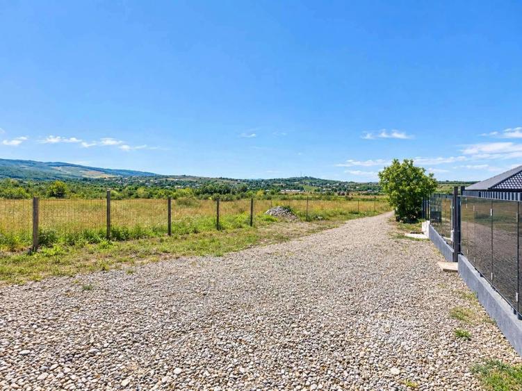 Casă individuală cu 4 camere cu Teren 475 Mp în Central