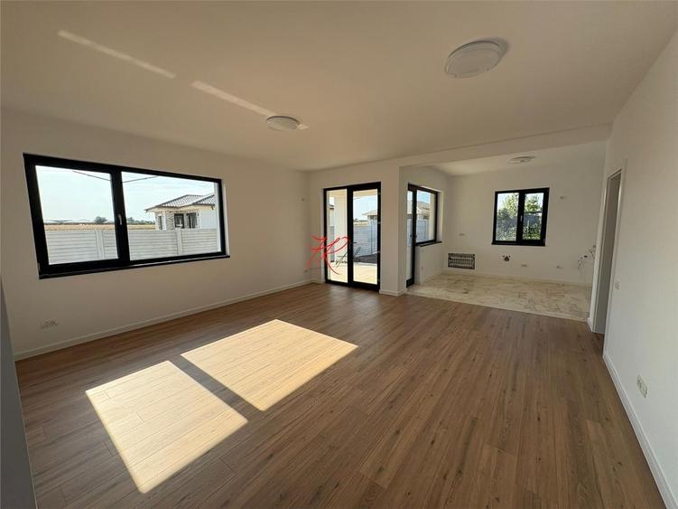 Casă cu 4 camere cu Teren 528 Mp în Corbeanca