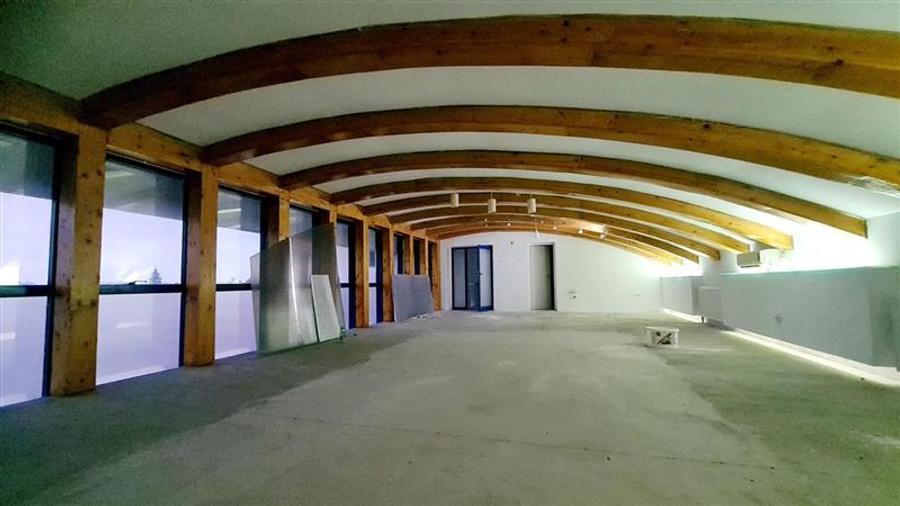Spațiu comercial, de 660 mp, în Fratelia