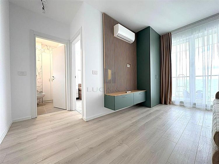 Apartament cu 3 camere semidecomandat, mobilat în Lipovei