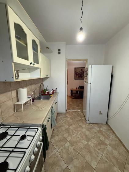 Apartament cu 3 camere decomandat în Apărătorii Patriei