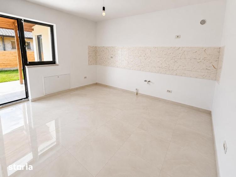 Casa 3 camere Miroslava Ciurbesti, placa de beton + scara interioara - 8