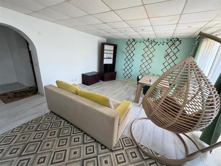 Apartament cu 3 camere decomandat în Nicolina