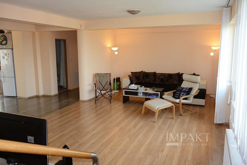 Apartament cu 5 camere decomandat în Bună Ziua
