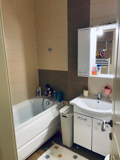Apartament cu 3 camere decomandat, mobilat în Faleza Nord