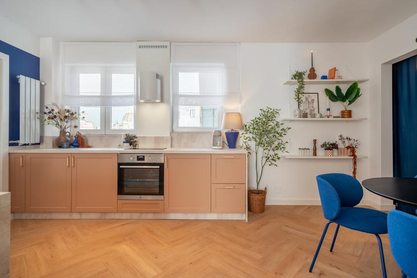 Apartament cu 3 camere semidecomandat în Calea Victoriei
