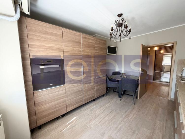 Apartament cu 4 camere decomandat, mobilat în P-ța Victoriei