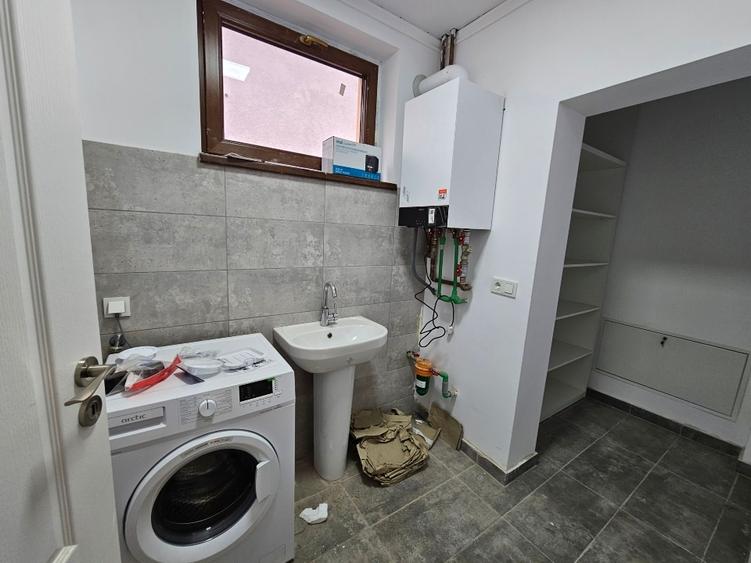 Casă individuală cu 5 camere cu Canalizare în Mărăcineni