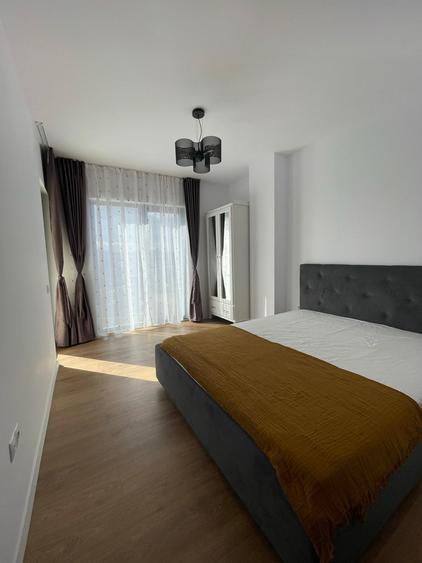 Apartament cu 3 camere semidecomandat, mobilat în Florești