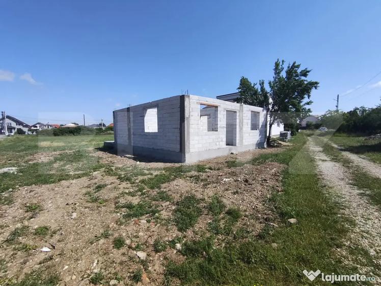 Casă cu 3 camere cu Teren 630 Mp în Leș