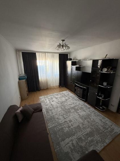 Apartament cu 3 camere decomandat în Dristor