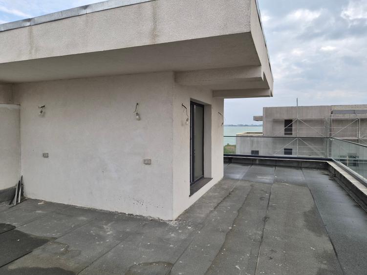 Duplex cu 3 camere cu Canalizare în Sud