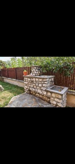 Casă cu 5 camere cu Canalizare în Bujoreni